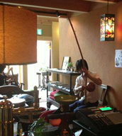 ライブとパフォーマンスの様子